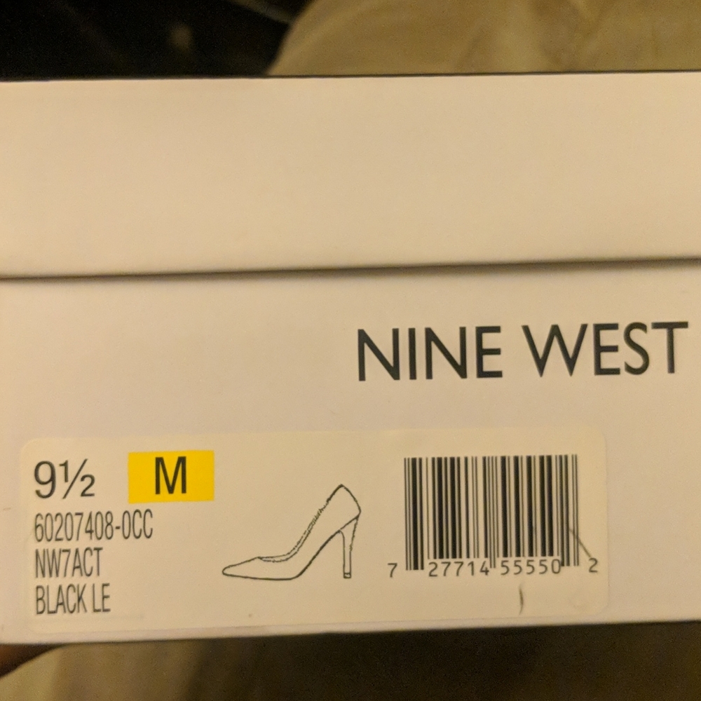Nine West Black Leather Pointed Toe Pump - Picture 6 of 6